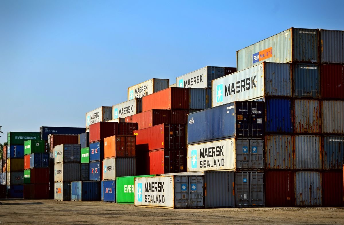 Global shipping and international commodity export